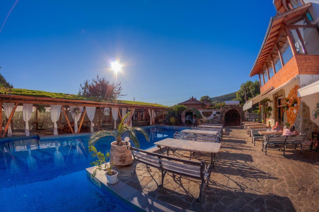 Tihiat Kut Complex Hotel Kyustendil Exterior foto